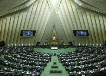 نادران خطاب به قالیباف: این چه وضع اداره مجلس است
