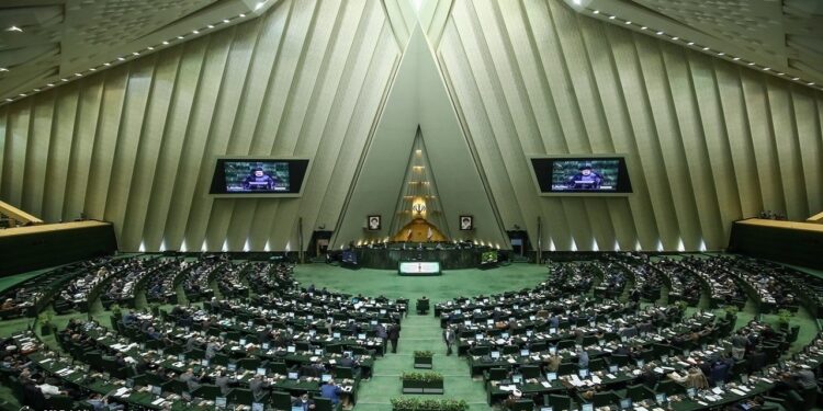 نادران خطاب به قالیباف: این چه وضع اداره مجلس است