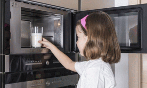 خطرات و تاثیر مایکروویو بر سلامت کودکان