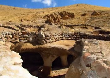 روستای مدفون شده در دل کوه