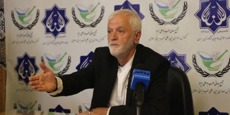 اولین نشست خبری دکتر روازاده بعد از مطرح شدن ممنوعیت کار ایشان در فضای مجازی