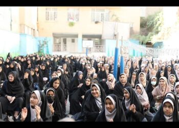 بیش از سه دهه است که زنگ این مدرسه در اول مهر به دست محمدرضا کارگری به صدا درمی‌آید