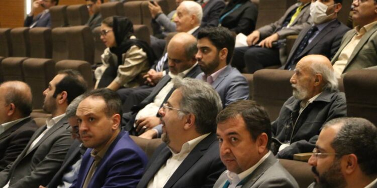 تاکید معاونت بازرگانی ذوب آهن اصفهان بر استفاده از سازه های فلزی