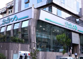 بانک دی یک سروگردن بالاتر از بانک‌های خصوصی