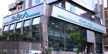 بانک دی یک سروگردن بالاتر از بانک‌های خصوصی