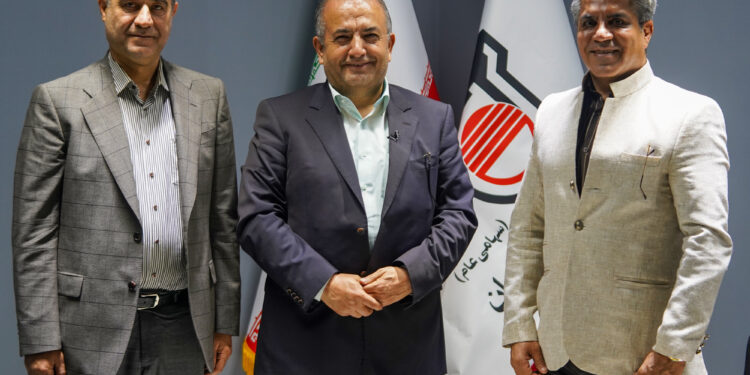 ذوب آهن اصفهان پیشران توسعه در کشور (+فیلم)