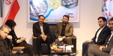 1000 فرصت سرمایه گذاری در یک نمایشگاه/ تقدیر از سرمایه گذاران و صادرکنندگان برتر مناطق آزاد