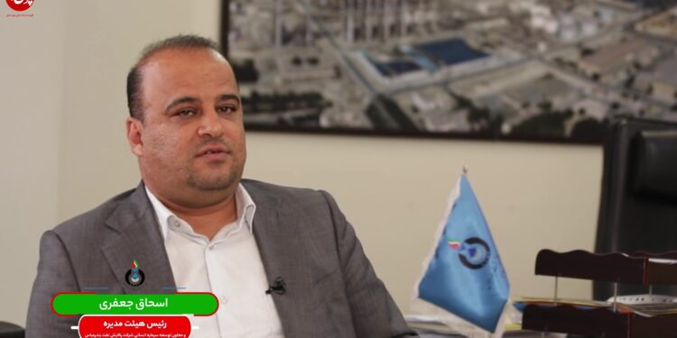 افزایش کمیت و کیفیت بنزین پالایشگاه بندرعباس در اوج تحریم ها با همت متخصصین داخلی (+فیلم)