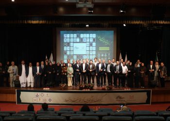 گردهمایی مدیران و فعالان اقتصادی در همایش «پیشگامان صنعت و اقتصاد»